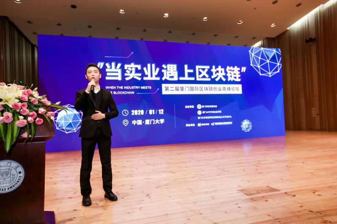 张亦春