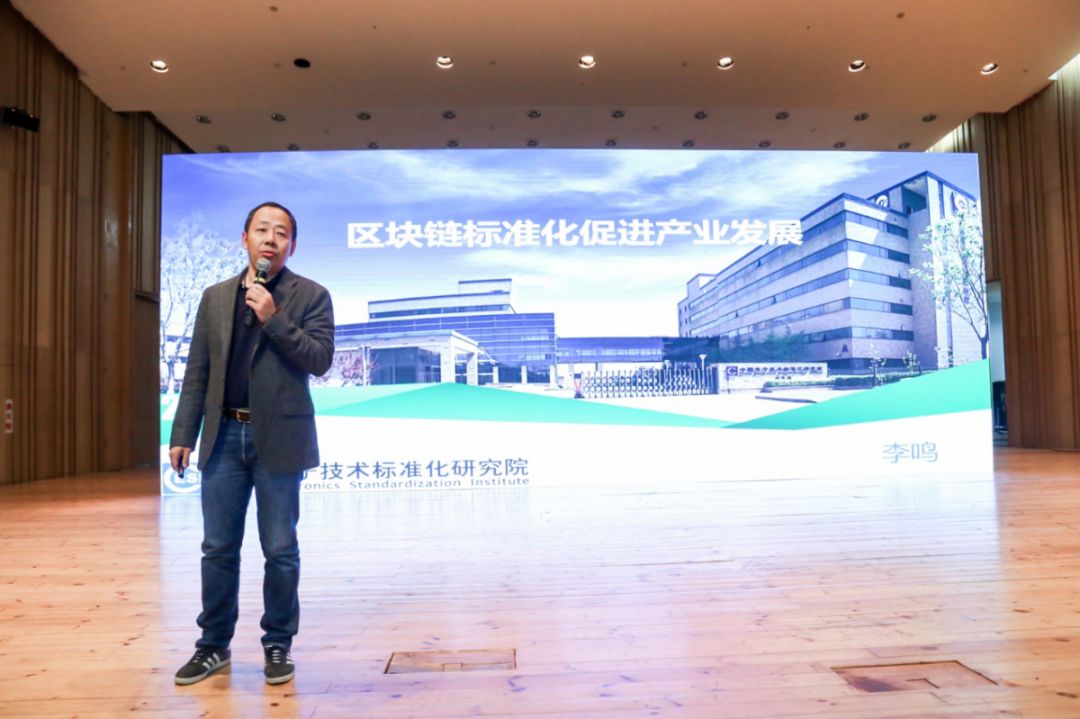 张亦春