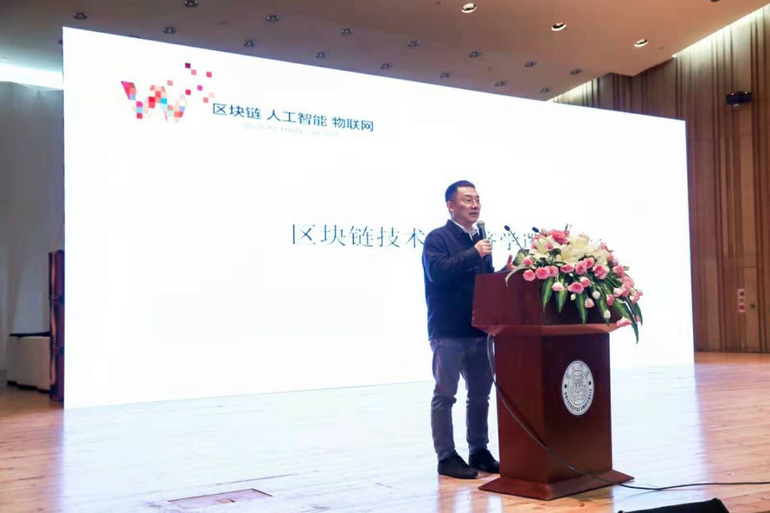 张亦春