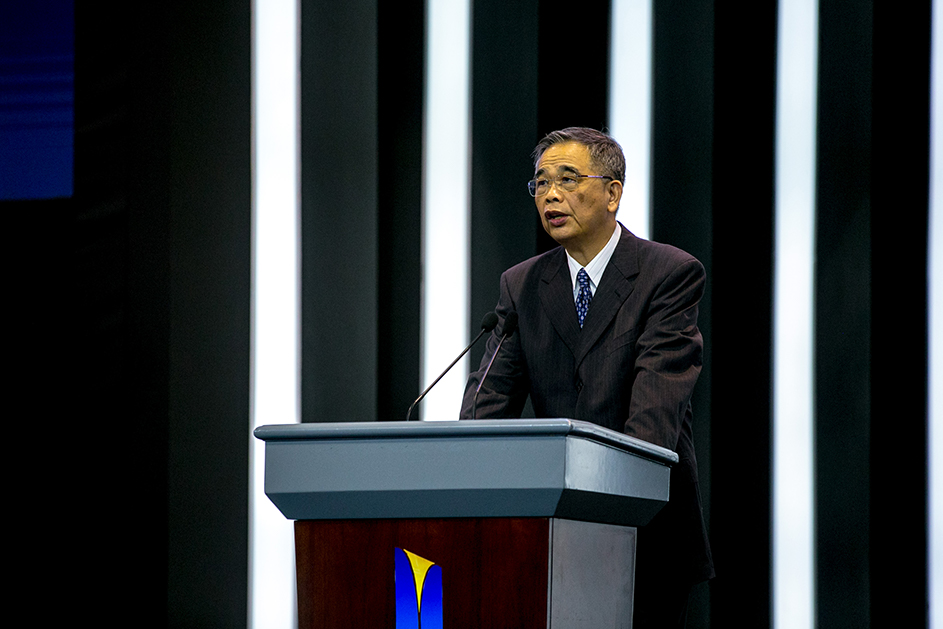 李东荣