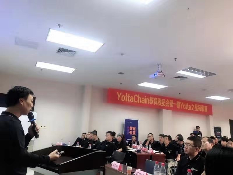 王东临