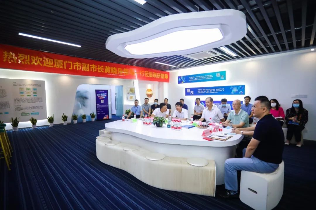 黄副市长详细听取各位代表的发言