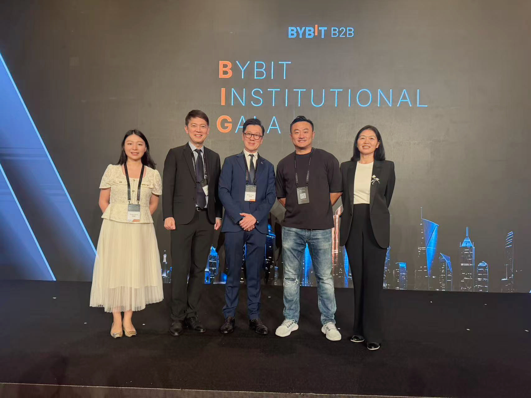 DMZ 携QCDT亮相 Bybit阿布扎比盛典，成为2025重点RWA合作伙伴。