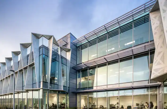 芯片行业最安全的中间商，走上了一条最危险的路