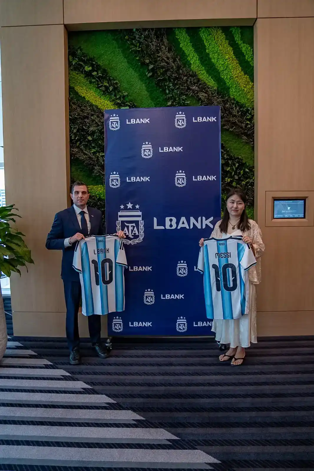 可能是包含下列内容的图片:上面的文字是“고기 ဆိုပ LBANK LBANK মসচ LBANK LBANK LBANK ATA LBANK ဝမ UeaлK 10 LBANK ရ LBANK 10V 10 AA LBANK LBAN”