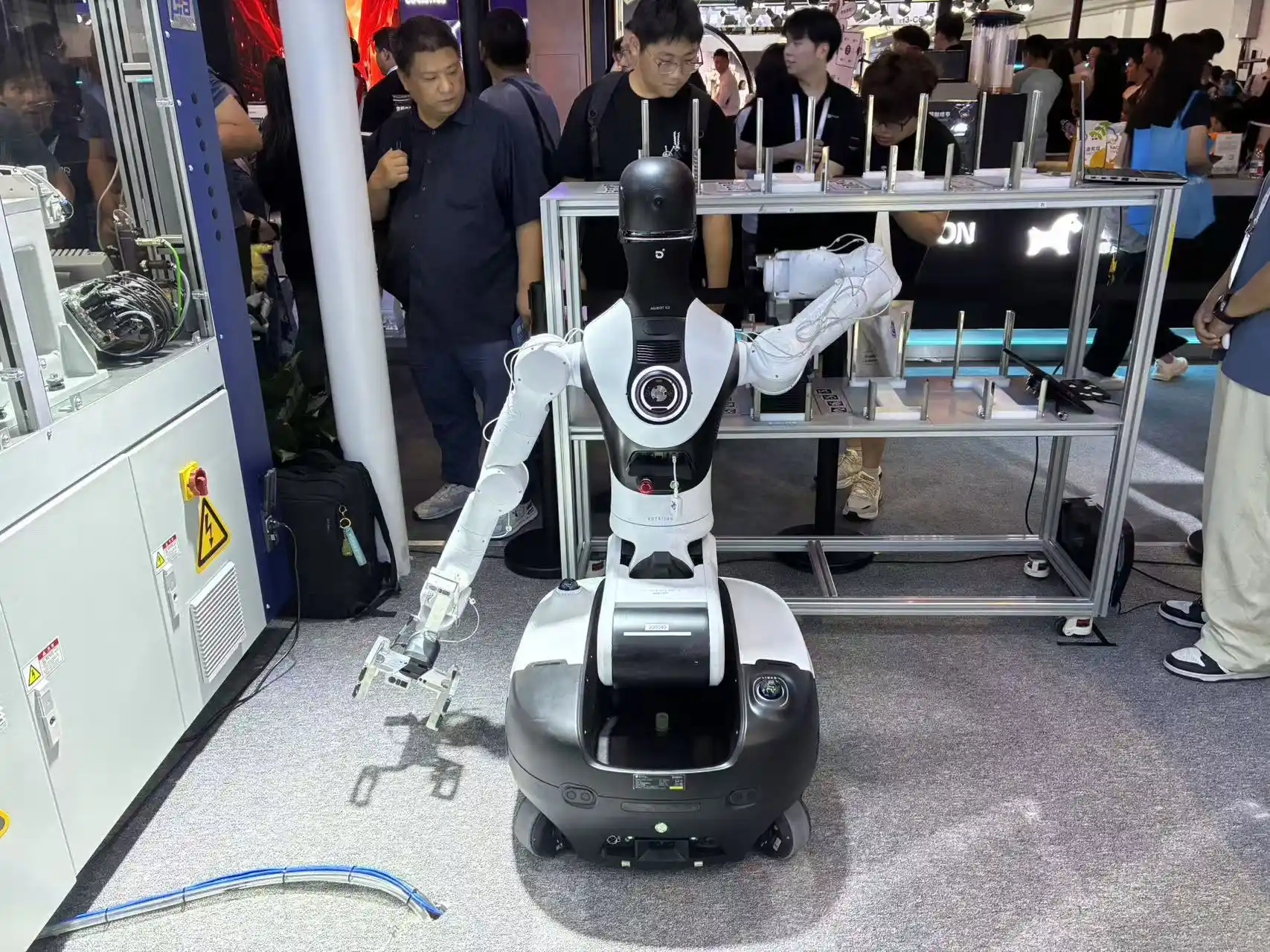 人形机器人