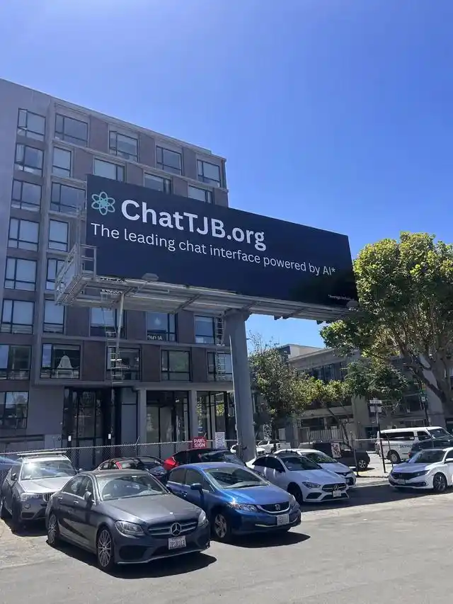 ChatTJB 走红：广告牌宣传的「大模型」其实只有一个真人 3